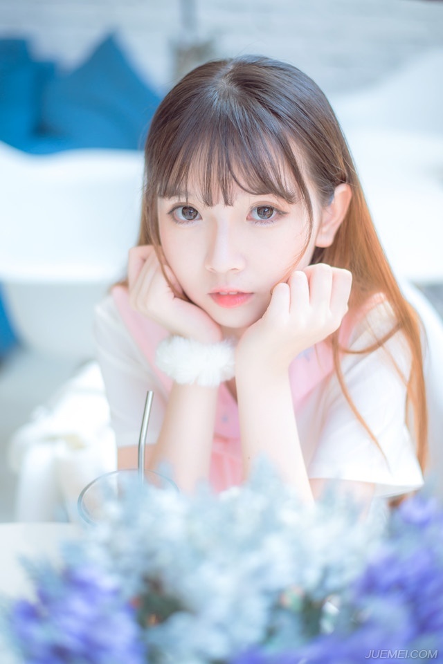 “那又如何？今日，我吕蒙便是为私仇而来，将士们，杀！”吕蒙冷哼一声，一声令下，数百艘艨艟出现，每五艘或十艘一组，朝着陈到这边穿插过来。